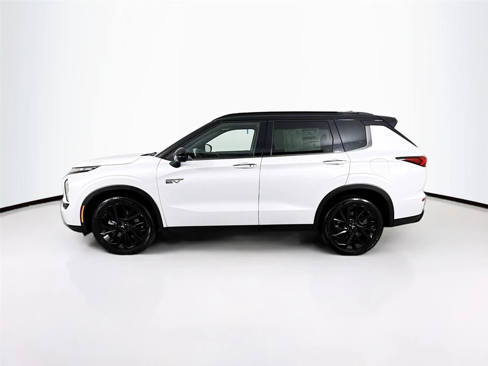 2025 Mitsubishi Outlander - Image 4 of 21