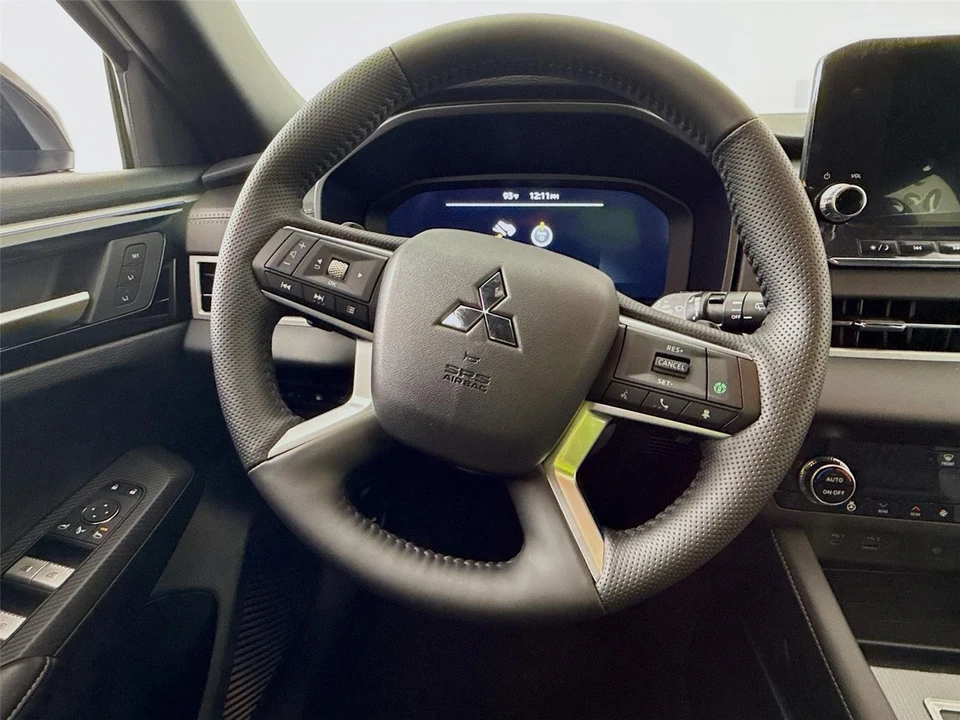 2025 Mitsubishi Outlander - Image 11 of 21