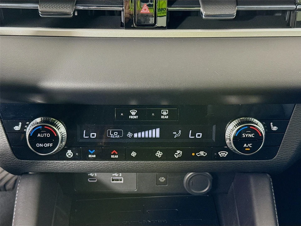 2025 Mitsubishi Outlander - Image 16 of 21