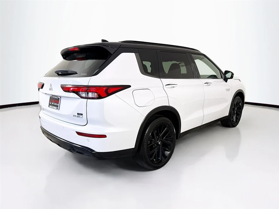 2025 Mitsubishi Outlander - Image 7 of 21