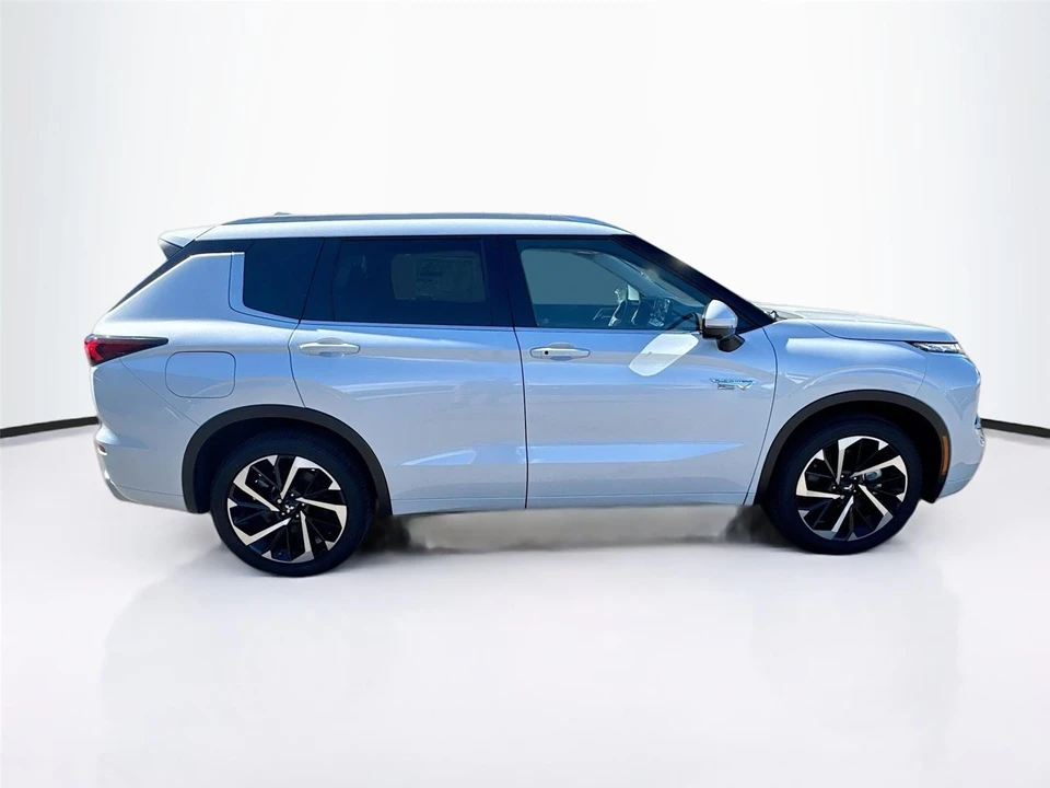 2025 Mitsubishi Outlander - Image 8 of 21