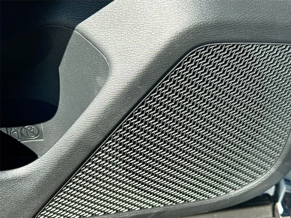 2025 Mitsubishi Outlander - Image 19 of 21