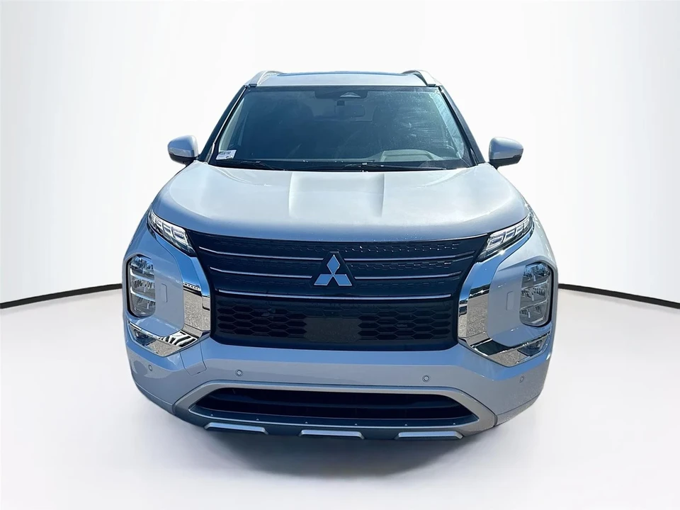 2025 Mitsubishi Outlander - Image 2 of 21