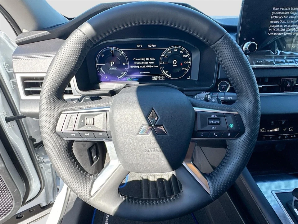 2025 Mitsubishi Outlander - Image 11 of 21