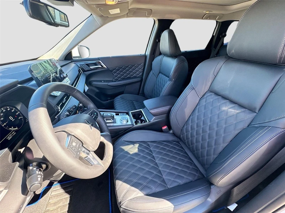 2025 Mitsubishi Outlander - Image 21 of 21