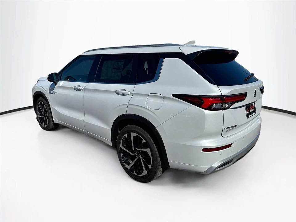 2025 Mitsubishi Outlander - Image 5 of 21