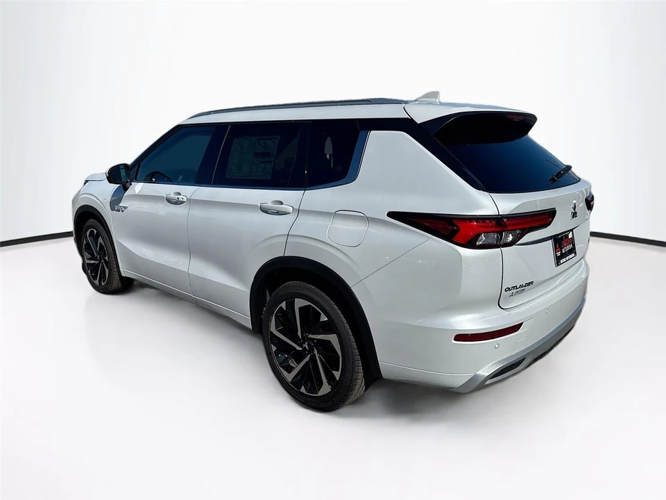 2025 Mitsubishi Outlander - Image 5 of 21