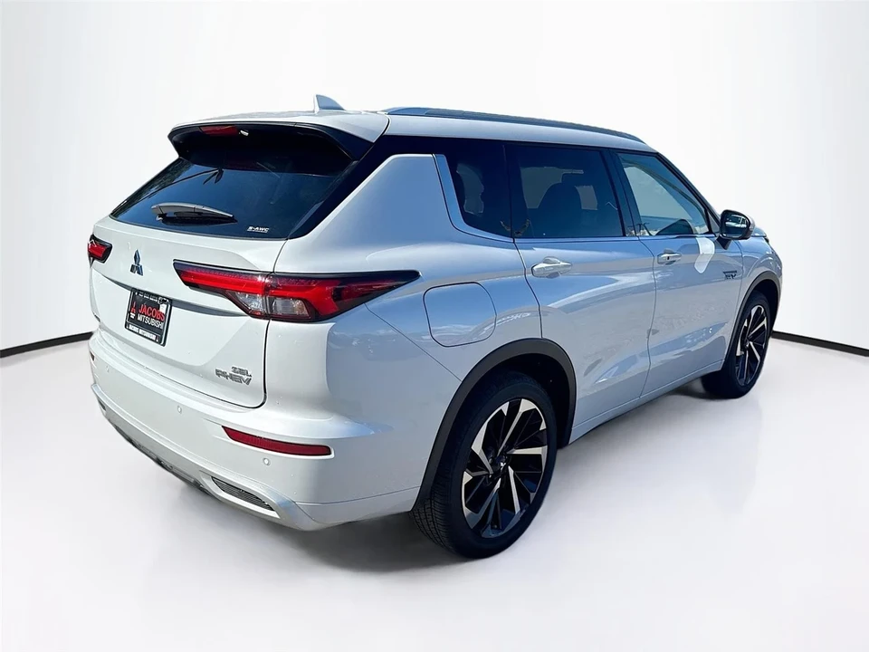 2025 Mitsubishi Outlander - Image 7 of 21