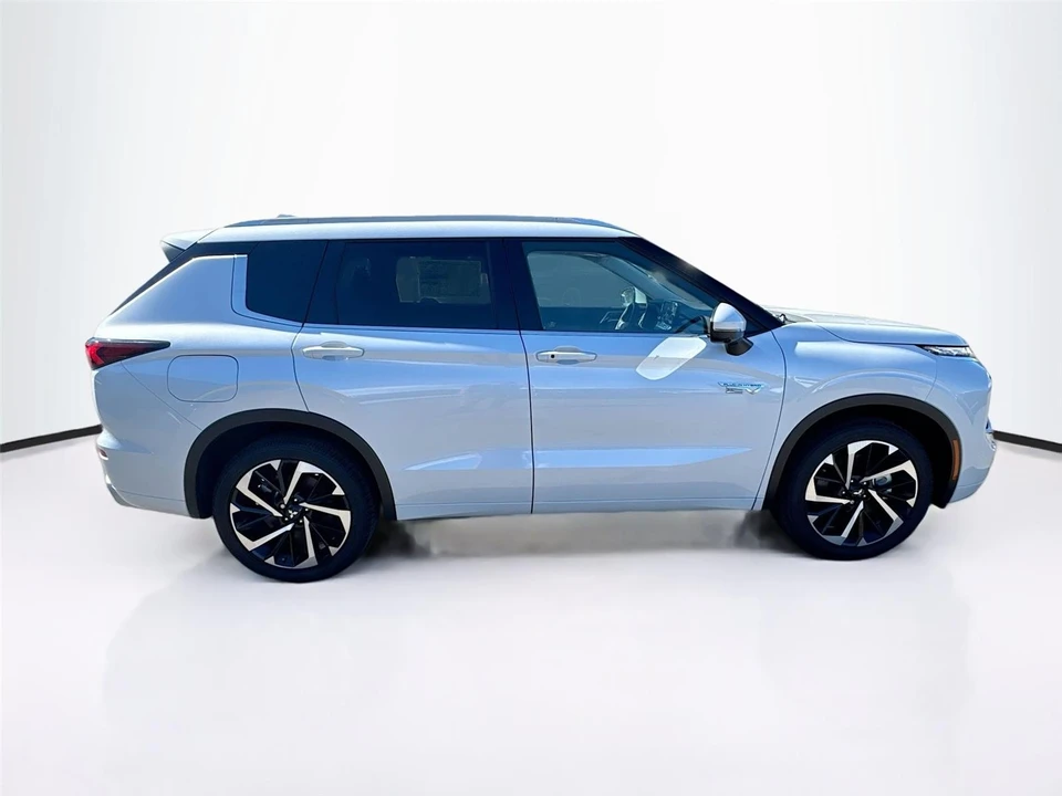 2025 Mitsubishi Outlander - Image 8 of 21