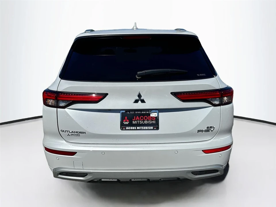 2025 Mitsubishi Outlander - Image 6 of 21