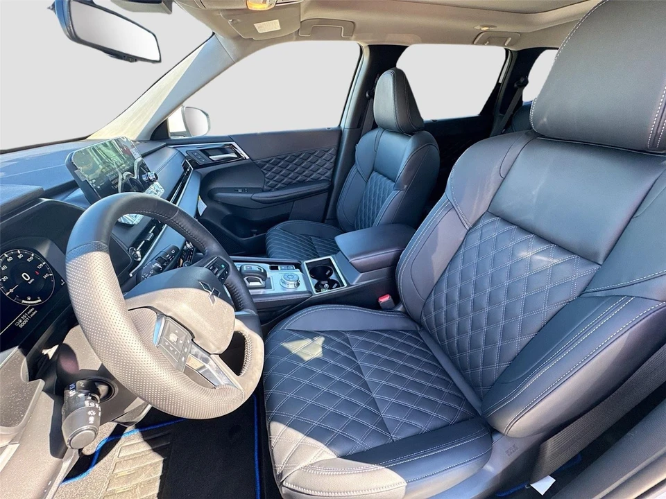 2025 Mitsubishi Outlander - Image 21 of 21