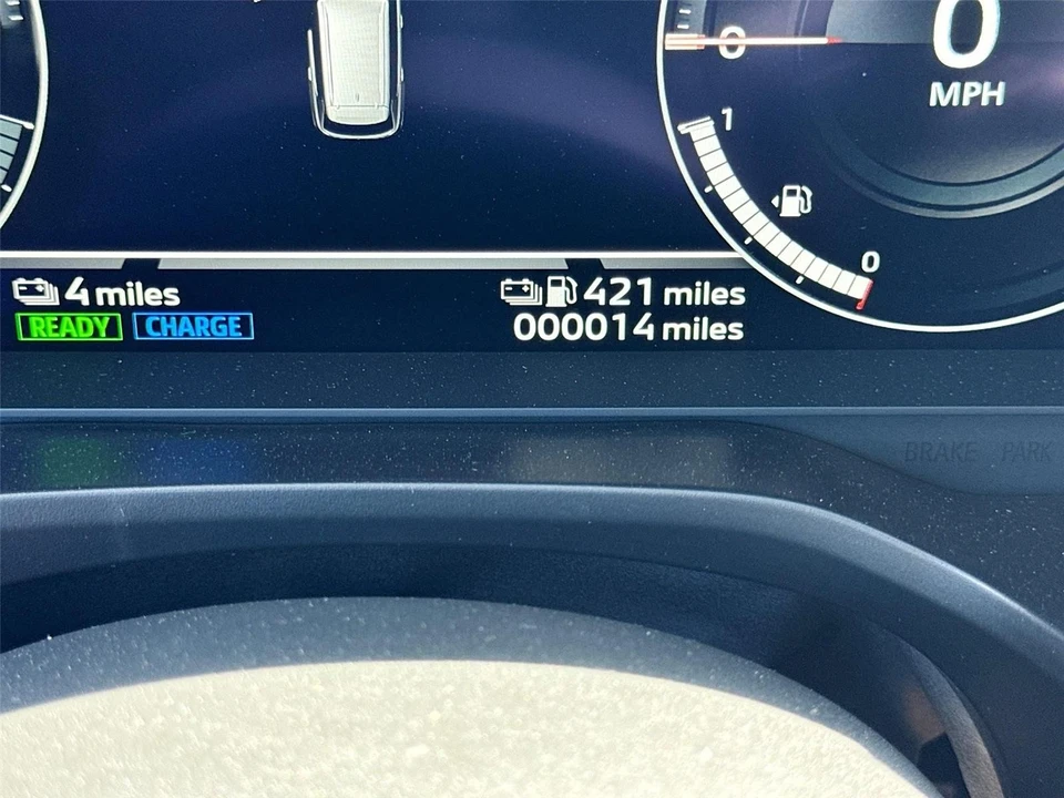 2025 Mitsubishi Outlander - Image 12 of 21