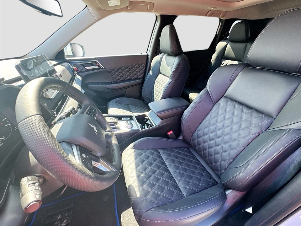 2025 Mitsubishi Outlander - Image 21 of 21