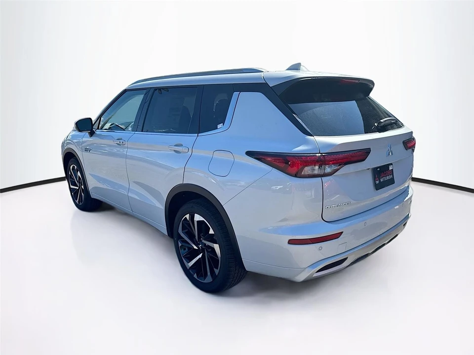 2025 Mitsubishi Outlander - Image 5 of 21