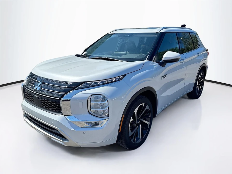 2025 Mitsubishi Outlander - Image 3 of 21