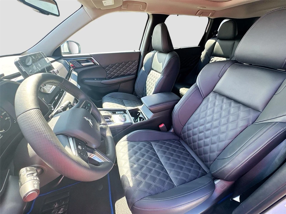 2025 Mitsubishi Outlander - Image 21 of 21