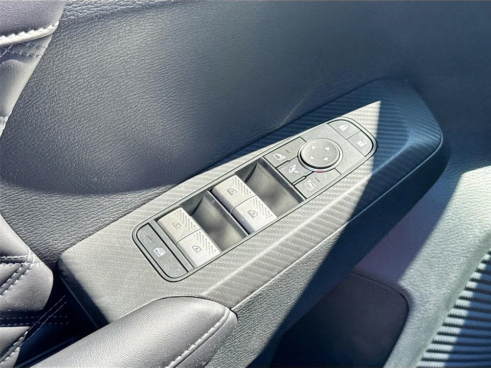 2025 Mitsubishi Outlander - Image 18 of 21