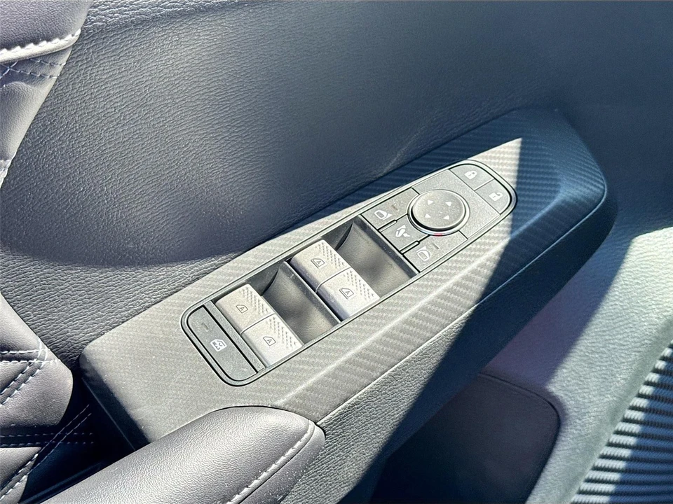 2025 Mitsubishi Outlander - Image 18 of 21
