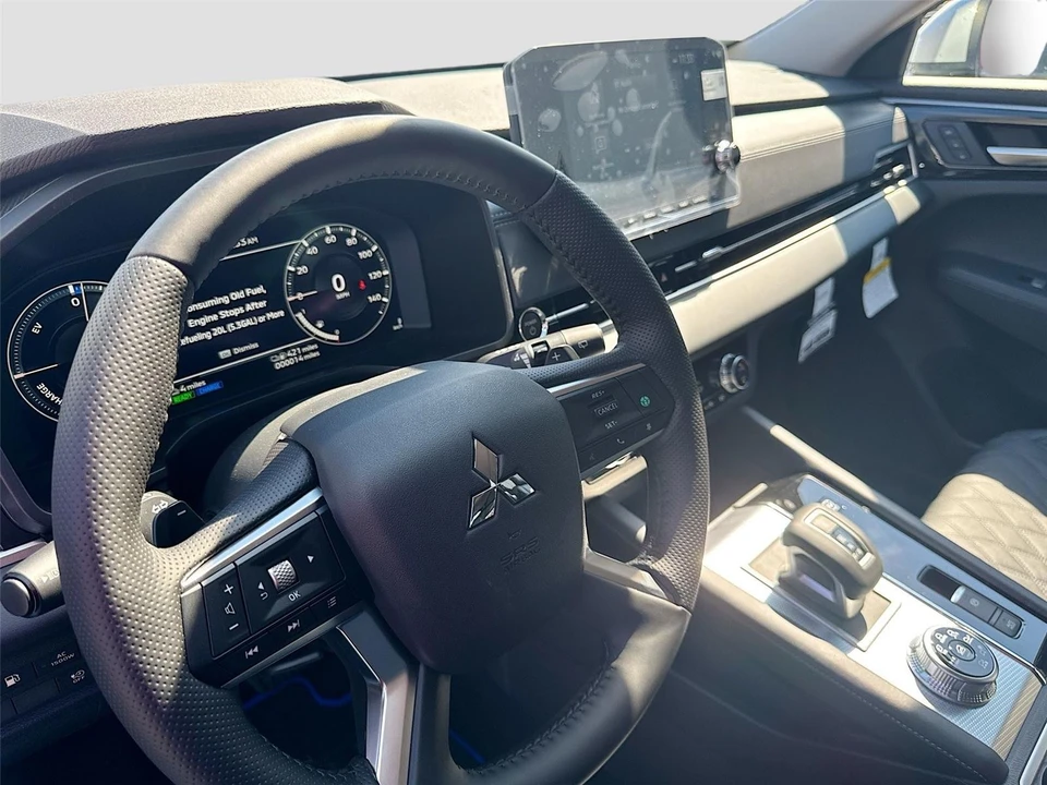 2025 Mitsubishi Outlander - Image 9 of 21