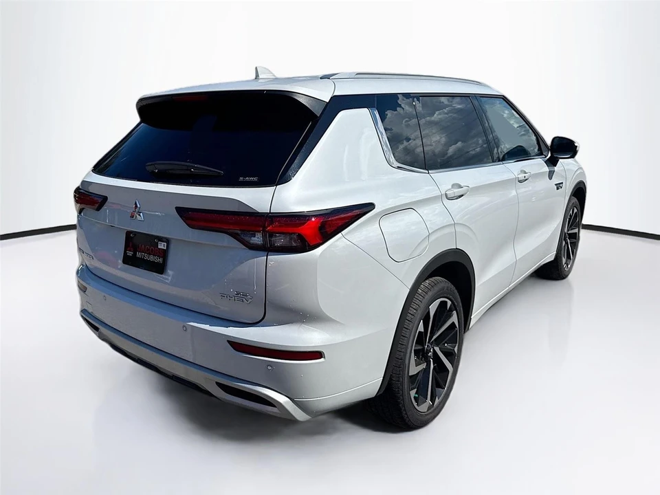 2025 Mitsubishi Outlander - Image 7 of 21