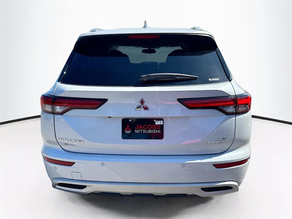 2025 Mitsubishi Outlander - Image 6 of 21