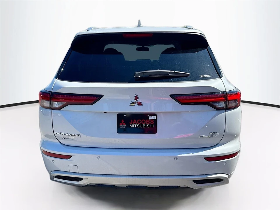 2025 Mitsubishi Outlander - Image 6 of 21