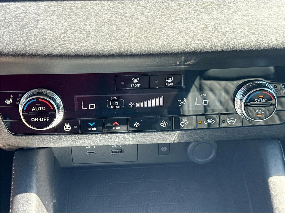 2025 Mitsubishi Outlander - Image 16 of 21