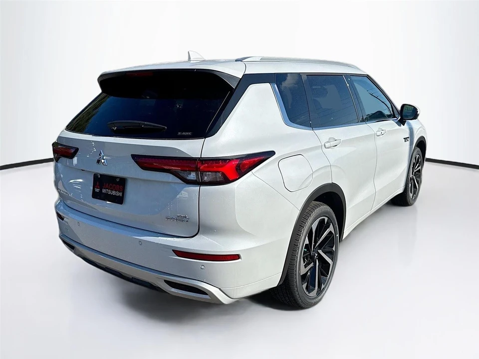2025 Mitsubishi Outlander - Image 7 of 21