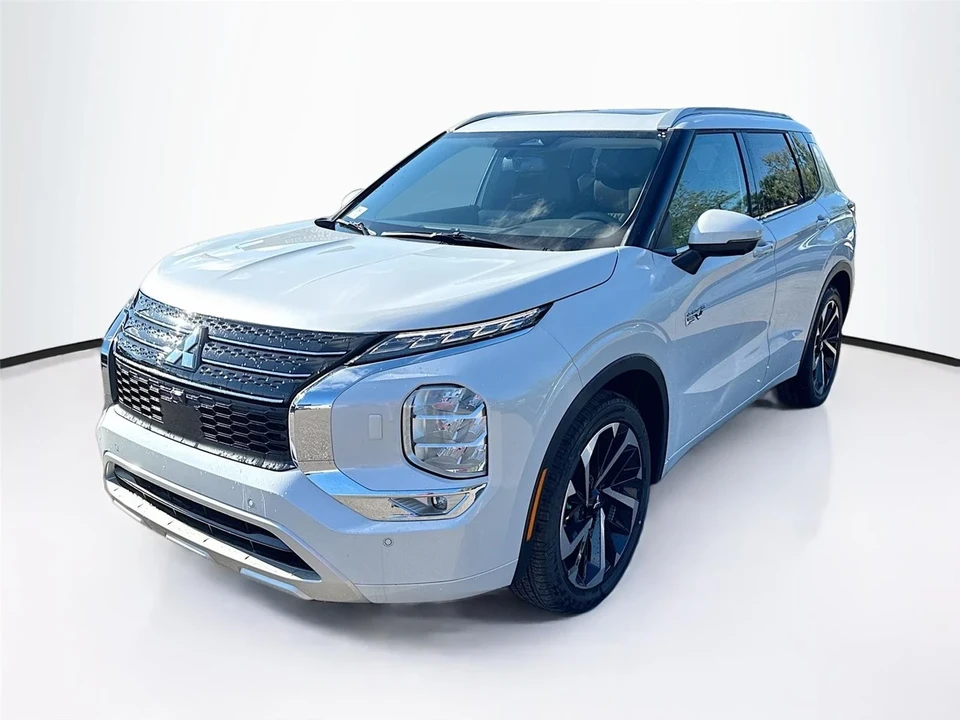 2025 Mitsubishi Outlander - Image 3 of 21