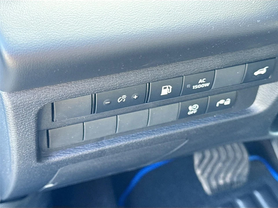 2025 Mitsubishi Outlander - Image 10 of 21