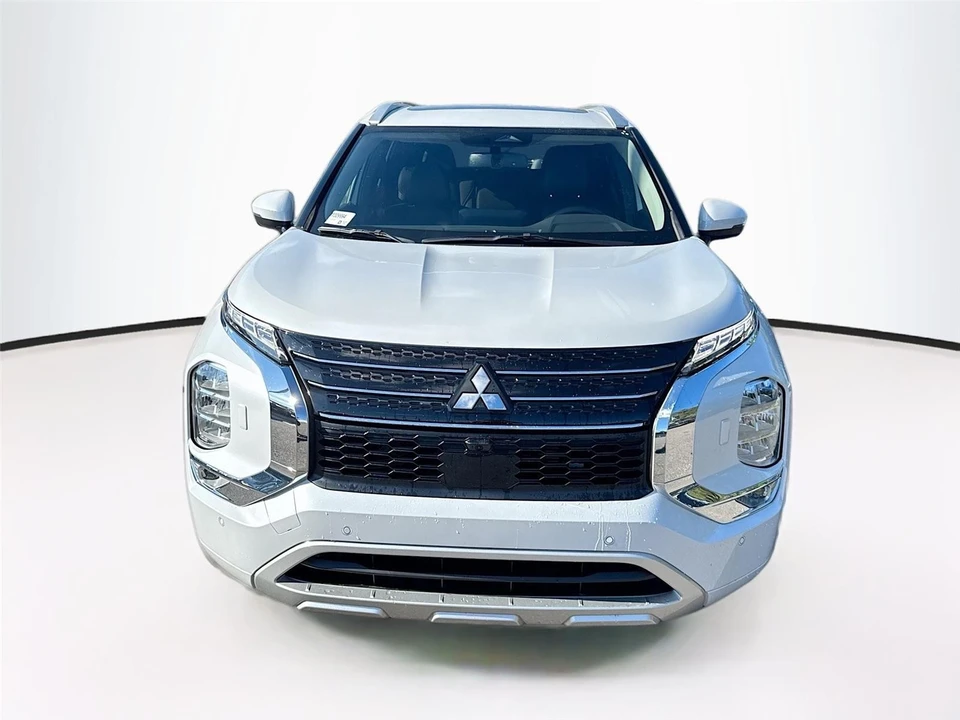 2025 Mitsubishi Outlander - Image 3 of 21