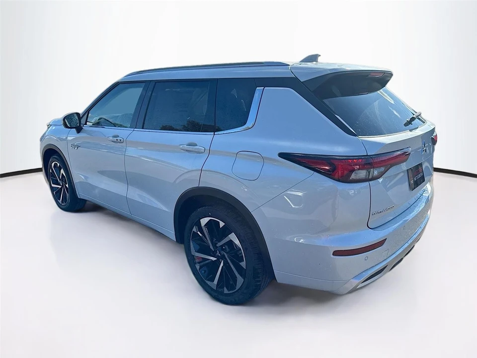 2025 Mitsubishi Outlander - Image 5 of 21