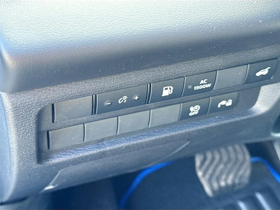 2025 Mitsubishi Outlander - Image 10 of 21
