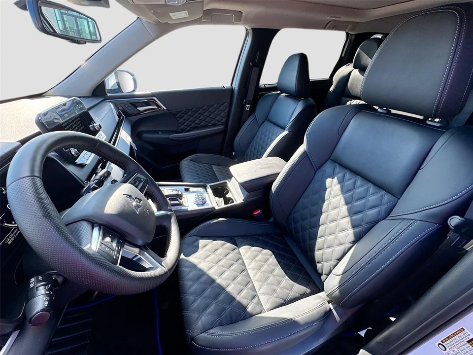2025 Mitsubishi Outlander - Image 21 of 21
