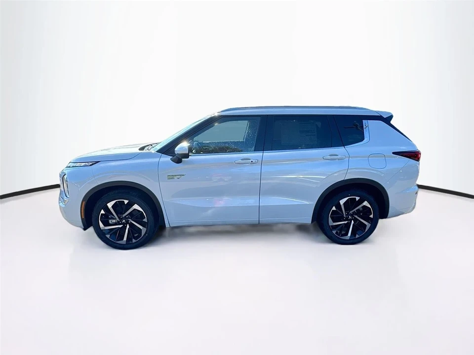 2025 Mitsubishi Outlander - Image 4 of 21