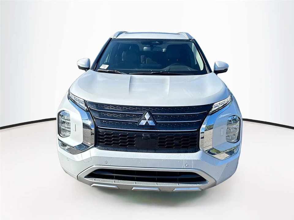 2025 Mitsubishi Outlander - Image 2 of 21