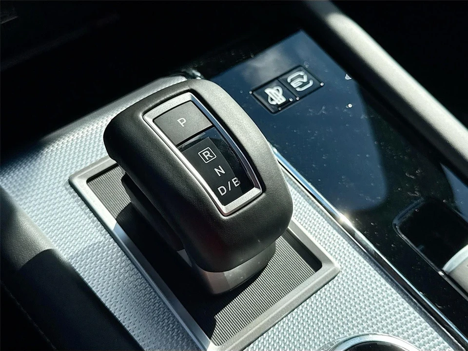 2025 Mitsubishi Outlander - Image 17 of 21