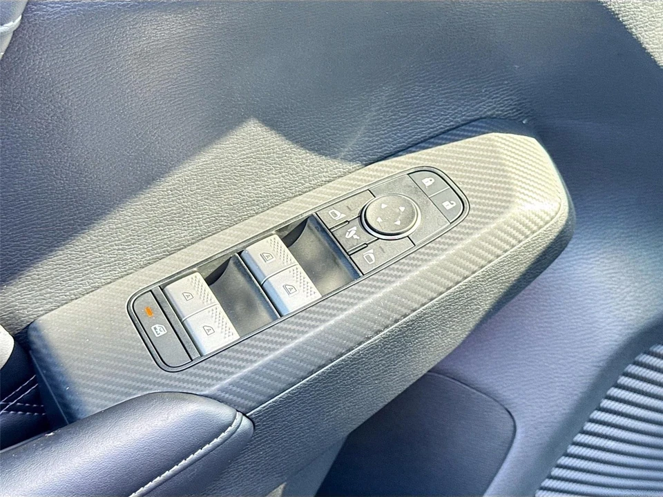 2025 Mitsubishi Outlander - Image 18 of 21
