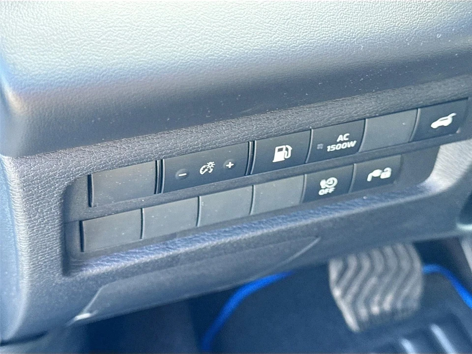 2025 Mitsubishi Outlander - Image 10 of 21