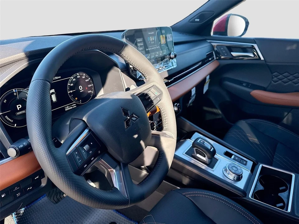 2025 Mitsubishi Outlander - Image 9 of 21