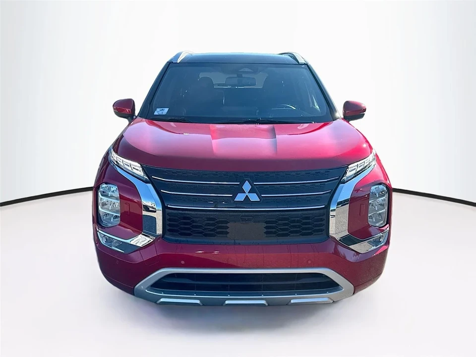 2025 Mitsubishi Outlander - Image 2 of 21