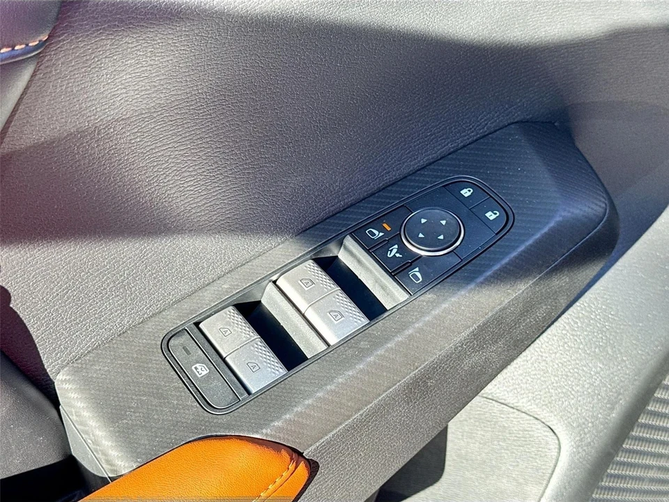 2025 Mitsubishi Outlander - Image 18 of 21