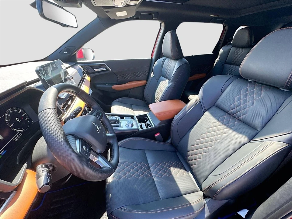 2025 Mitsubishi Outlander - Image 21 of 21