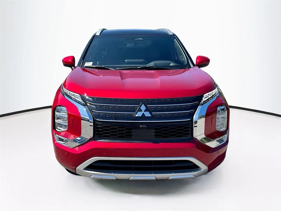 2025 Mitsubishi Outlander - Image 2 of 21