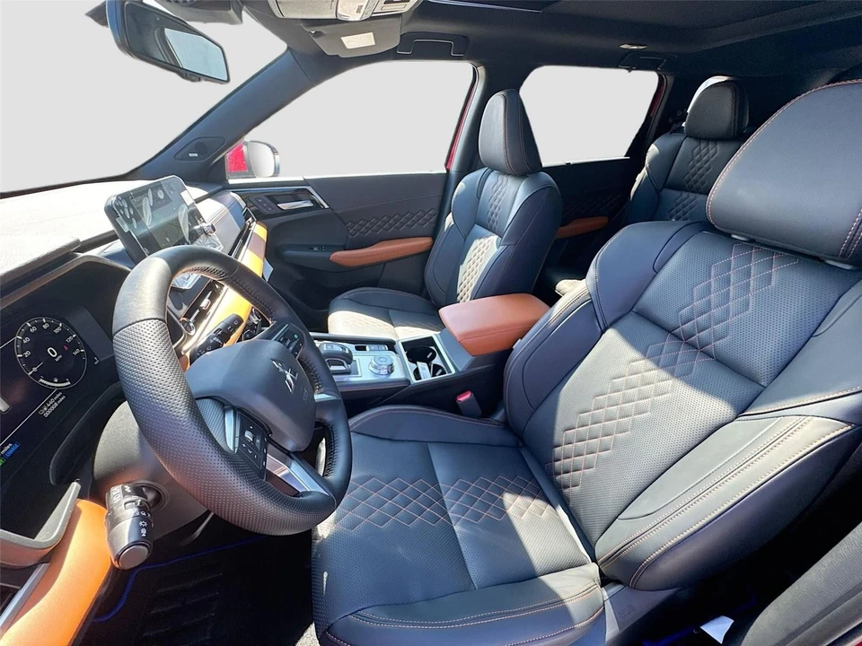 2025 Mitsubishi Outlander - Image 21 of 21