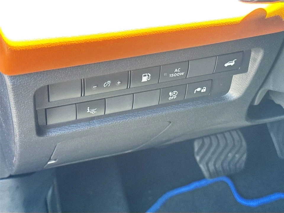 2025 Mitsubishi Outlander - Image 10 of 21