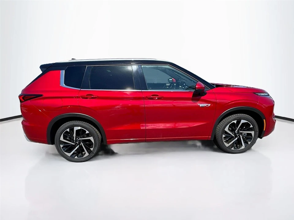 2025 Mitsubishi Outlander - Image 8 of 21