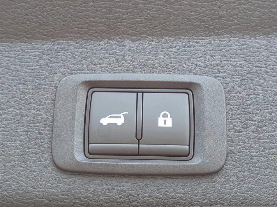 2025 Mitsubishi Outlander - Image 14 of 21