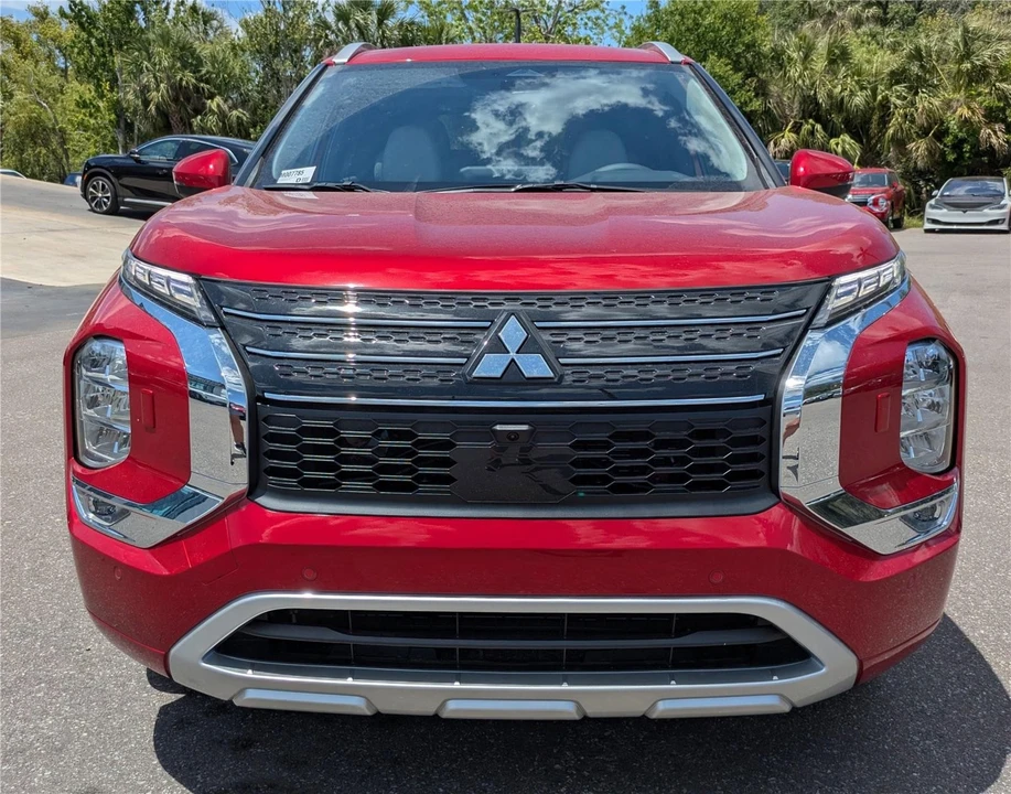 2025 Mitsubishi Outlander - Image 9 of 21