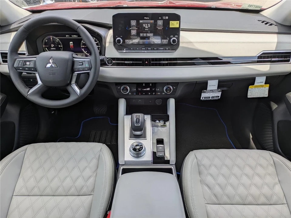 2025 Mitsubishi Outlander - Image 17 of 21